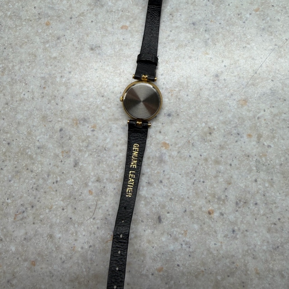 Gucci Black and Red Women's Watch vintage rare mother of pearl face - Picture 5 of 9